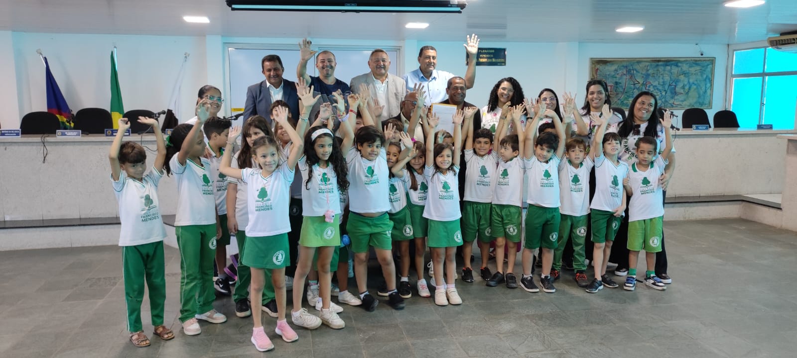 Alunos da Escola Francisco Mendes visitam a Câmara 